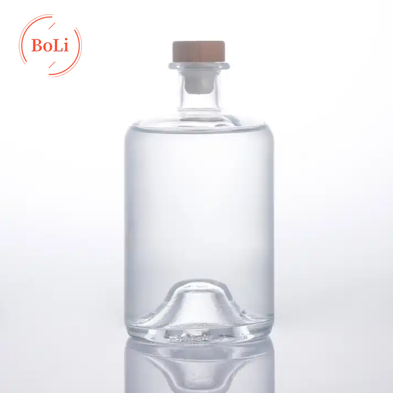 Customizable empty glass bottles for alcoholic whisky, vodka, tequila, and sake, high transparency glass bottles